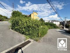 緑に囲まれた閑静な住宅地で、穏やかな環境で四季折々の自然を感じながらお過ごしいただけます。