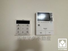 ボタン1つで自動でお湯張りができるオートバス機能付き。追い炊き機能もございますので、いつでも温かいお風呂に入ることができます。