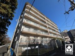 室内洗濯機置場がございますので、天候に左右されず洗濯していただけます。