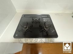 家族のごはん作りがはかどる。同時調理ができる3口コンロ付き。