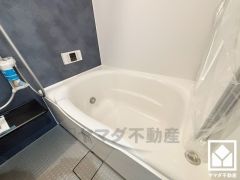 1日の疲れを癒す浴室でゆったりリフレッシュ。清潔感あふれる空間で、毎日のバスタイムをより快適に。