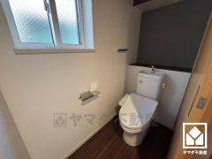 明るく清潔感溢れるトイレです。各階にございますので、朝の忙しい時間にも混雑せず快適です。