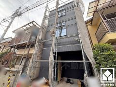 コープや100円ショップのワッツなどが出店するショッピングモール「メルカードむこがわ」まで徒歩7分。専門店や飲食店も多数あり、お買い物やお食事には困りません。