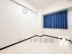 約4帖の洋室です。全居室に窓がございます。明るい陽光がたっぷり差し込む心地よい生活空間です。