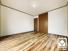 個々の時間を大切にできる、開放感あふれる洋室が魅力の中古戸建