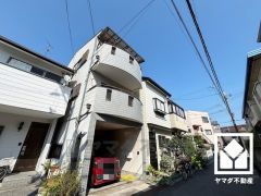 閑静な住宅街にあり、静かな環境で落ち着いた生活をお送りいただけます。