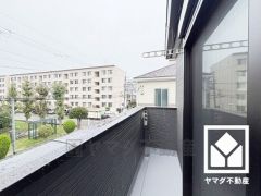 東側バルコニーのため、朝日が気持ちよく入り爽やかな一日を始められます。