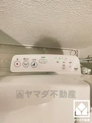 温水洗浄便座付きで、季節を問わずいつでも温かい便座をお使いいただけます。