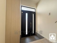 玄関にはたっぷりの収納スペースを完備。家族の靴もしっかり収納できるので、玄関がいつも片付き、気持ちよくお客様を迎えられます。