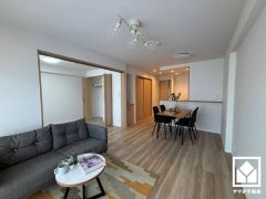 心地よい空間が広がるリビングで、家族みんなが快適に過ごせる時間を提供。