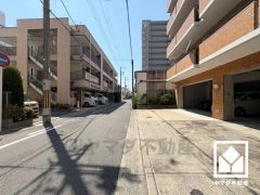 阪神電鉄本線「尼崎」駅まで徒歩約7分の立地。お買い物施設が徒歩圏内に複数あり、便利な住環境です。