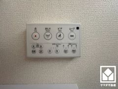 温水洗浄便座付きで、季節を問わずいつでも温かい便座をお使いいただけます。