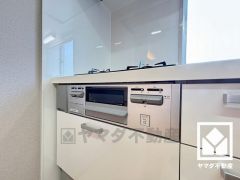 調理に手間がかかりがちな肉や魚を、短時間でサッと焼き上げることができるグリル付き。