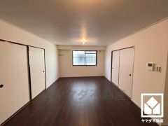 心地よい空間が広がるリビングで、家族みんなが快適に過ごせる時間を提供。