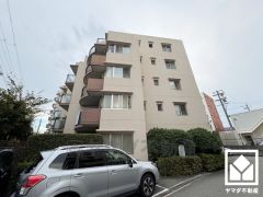 トイレは温水洗浄便座付きで、季節を問わずいつでも温かい便座をお使いいただけます。