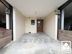 インナーガレージを完備。重い荷物や雨の日の移動もスムーズで、快適なカーライフを実現。