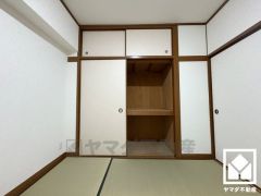 押入にはお客様用の座布団や寝具も収納可能です。