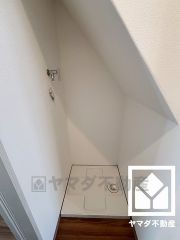 室内洗濯機置場がございますので、天候に左右されず洗濯していただけます。