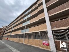 4LDK、専有面積83.55平米、バルコニーテラス面積7.28平米、6階建て1階部分。南向きの専用庭付き（使用料月額360円）
