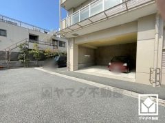 「ローソン西宮甲子園九番町店」まで徒歩2分、「セブンイレブン西宮甲子園八番町店」まで徒歩3分、「ライフ浜甲子園店」まで徒歩9分など、他にもお買い物施設が徒歩圏内に複数あり便利な住環境です。