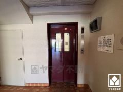 スムーズな移動を叶えるエレベーター。忙しい朝も快適に、ストレスフリーな暮らしをサポート。ご成約でヤマダポイントプレゼント中です。お問合せお待ちしております。