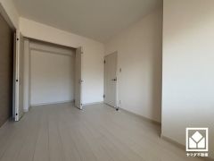 全居室フローリングでお掃除ラクラク。全居室収納もございますので、お部屋の広さを最大限に活用できます。