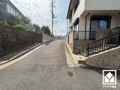 JR福知山線「西宮名塩」駅まで徒歩約12分の立地。毎日の通勤・通学だけでなく、休日のお出かけまで利便性に優れています。