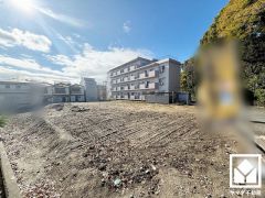 「キリン堂尼崎東店」まで徒歩5分、「業務スーパーTAKENOKO園田店」まで徒歩11分など、お買い物施設が徒歩圏内に複数あり便利な住環境です。