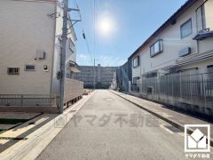 3段階中最も高いレベルの耐震等級3を取得。制震装置（TRCダンパー）も搭載し、災害復興拠点に求められる水準の耐震性を備えた繰り返す地震にも強い住宅で、安心してお住まいいただけます。