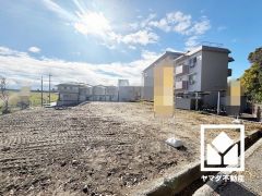 駐車スペース確保。玄関のそばで荷物の上げ下ろしができるので便利です。