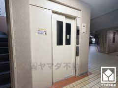 スムーズな移動を叶えるエレベーター。忙しい朝も快適に、ストレスフリーな暮らしをサポート。