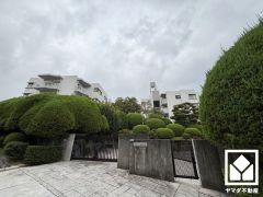 自然と調和するデザインが魅力。四季折々の風景に溶け込む、心地よい住まい。