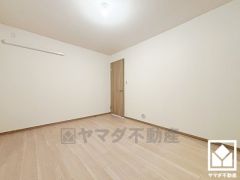 たっぷり収納できる約7.2帖の納戸付きだから、家の中をもっとスッキリ。季節の荷物や趣味の道具もしっかり収納。