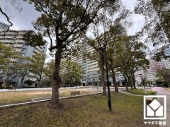 広々とした敷地内にはゆったりとした広場や砂場、すべり台・ブランコなどの遊具のある公園が数多く整備されており、子育て世帯の方にもお勧めです。