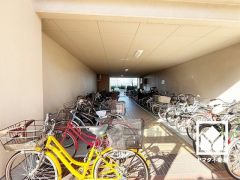 屋内駐輪場なので、雨や風、直射日光から自転車を守ることができます。