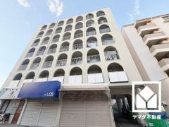 阪神電鉄本線「阪神電鉄本線」駅まで徒歩約15分、JR東海道本線「西宮」駅まで徒歩約15分、阪急電鉄神戸線「夙川」駅まで徒歩約18分の立地。