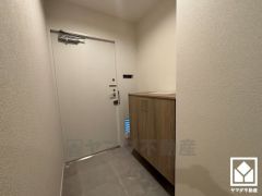 玄関にはシューズボックスを完備。家族の靴もしっかり収納できるので、玄関がいつも片付き、気持ちよくお客様を迎えられます。