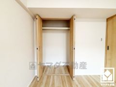 新たに家具を買わなくても良いので、ハンガーパイプ付きのクローゼットは嬉しいですね。