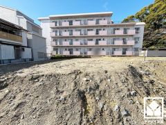 駐車スペース確保。玄関のそばで荷物の上げ下ろしができるので便利です。