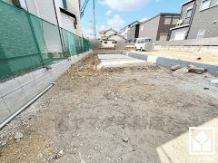 東側バルコニーのため、朝日が気持ちよく入り爽やかな一日を始められます。たっぷりの洗濯物も気持ちよく乾きます。