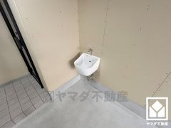 ガレージにはスロップシンクがございます。汚れやすい作業を室内を汚さず行えるので、生活空間を清潔に保つことができます。