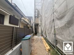 家族との時間も、自分だけの時間も心地よく過ごせる。シンプルで飽きのこない設計が、暮らしに余白をもたらします。この住宅は、日々の暮らしをそっと支えてくれます。