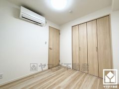 たっぷり収納できる約4帖の納戸付きだから、家の中をもっとスッキリ。季節の荷物や趣味の道具もしっかり収納。