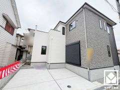 落ち着いた色合いと直線的な美しさが調和したモダンな外観。帰るたびに安心感を感じられる佇まい。