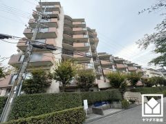 「ウエルシア尼崎南武庫之荘店」まで徒歩3分、「サンディ武庫之荘店」まで徒歩10分など、お買い物施設が徒歩圏内に複数あり便利な住環境です。