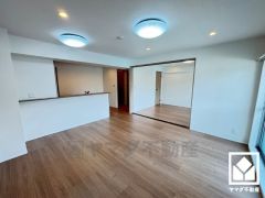 広々16帖のLDKが魅力。家族全員がリラックスできる、ゆったりとした快適リビングで温かい団らんの時間を。