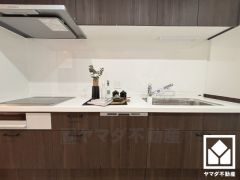 安全性と使いやすさを兼ね備えたIHクッキングヒーターで快適なキッチンライフ。お手入れもラクラクです。