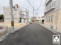 開発分譲地ですので区画の整った街並みです。同じ時期に生活をスタートするご家族が多いため、困ったときにも心強いですね。