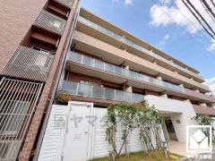 約4.5帖の和室はリビングに隣接しており、一体利用も可能です。子どもの遊び場、お昼寝スペース、家族のくつろぎ空間にも。和室があると、暮らしの幅がぐんと広がる。