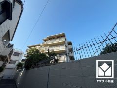 トイレは温水洗浄便座付きで、季節を問わずいつでも温かい便座をお使いいただけます。